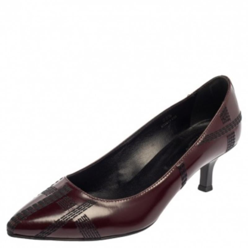These pumps from Tod's are designed to add a touch of sophistication to your style. Styled with contrasting embroidery on the burgundy uppers, these pointed-toe pumps are crafted from quality leather. They will definitely be a classic addition to
