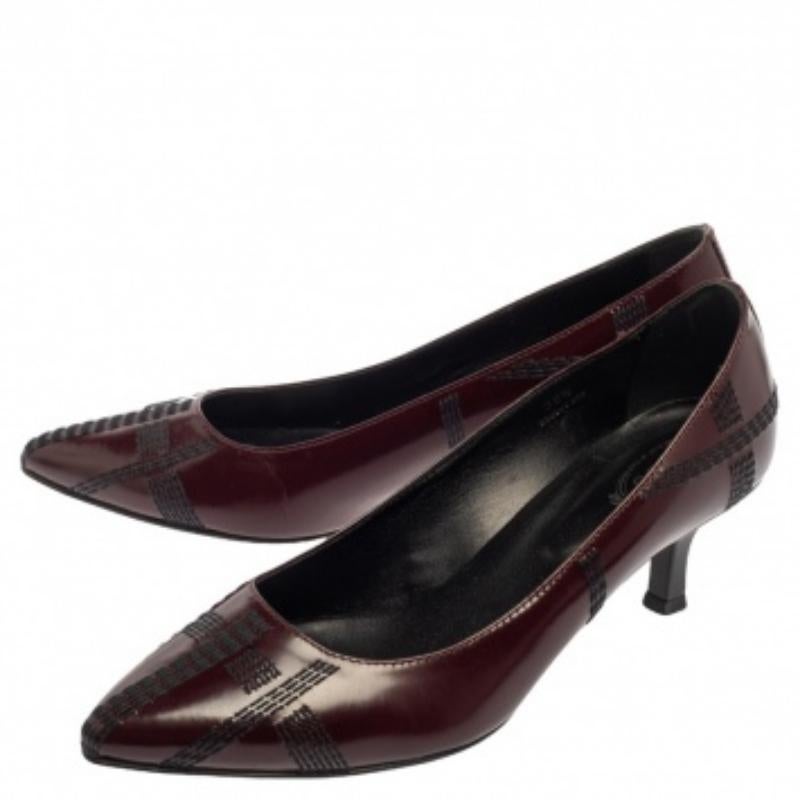 Tod's Burgundy Leather Embroidered Pointed Toe Pumps Size 38.5 In Good Condition For Sale In Dubai, Al Qouz 2