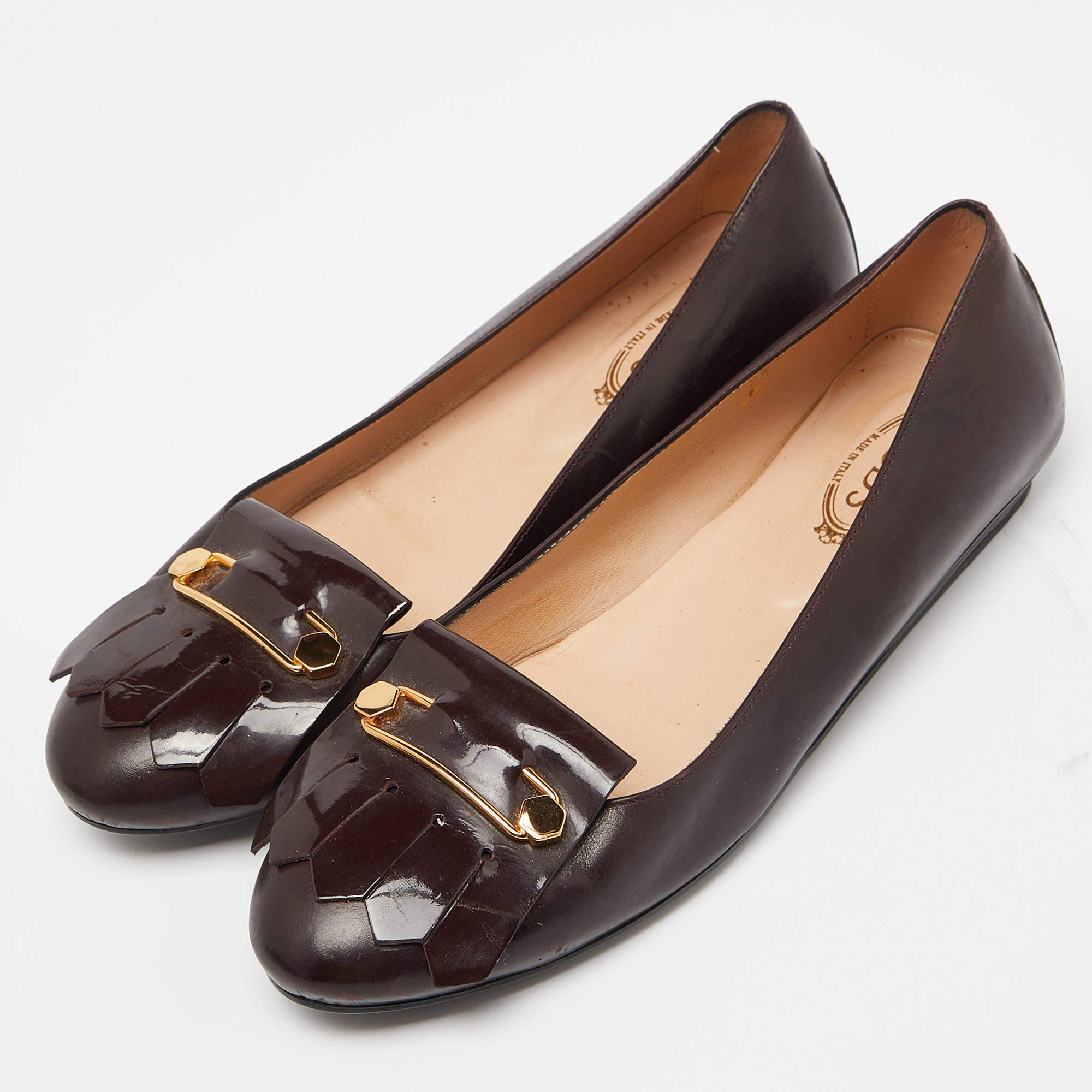 Complete your look by adding these designer ballet flats to your collection of everyday footwear. They are crafted skilfully to grant the perfect fit and style.