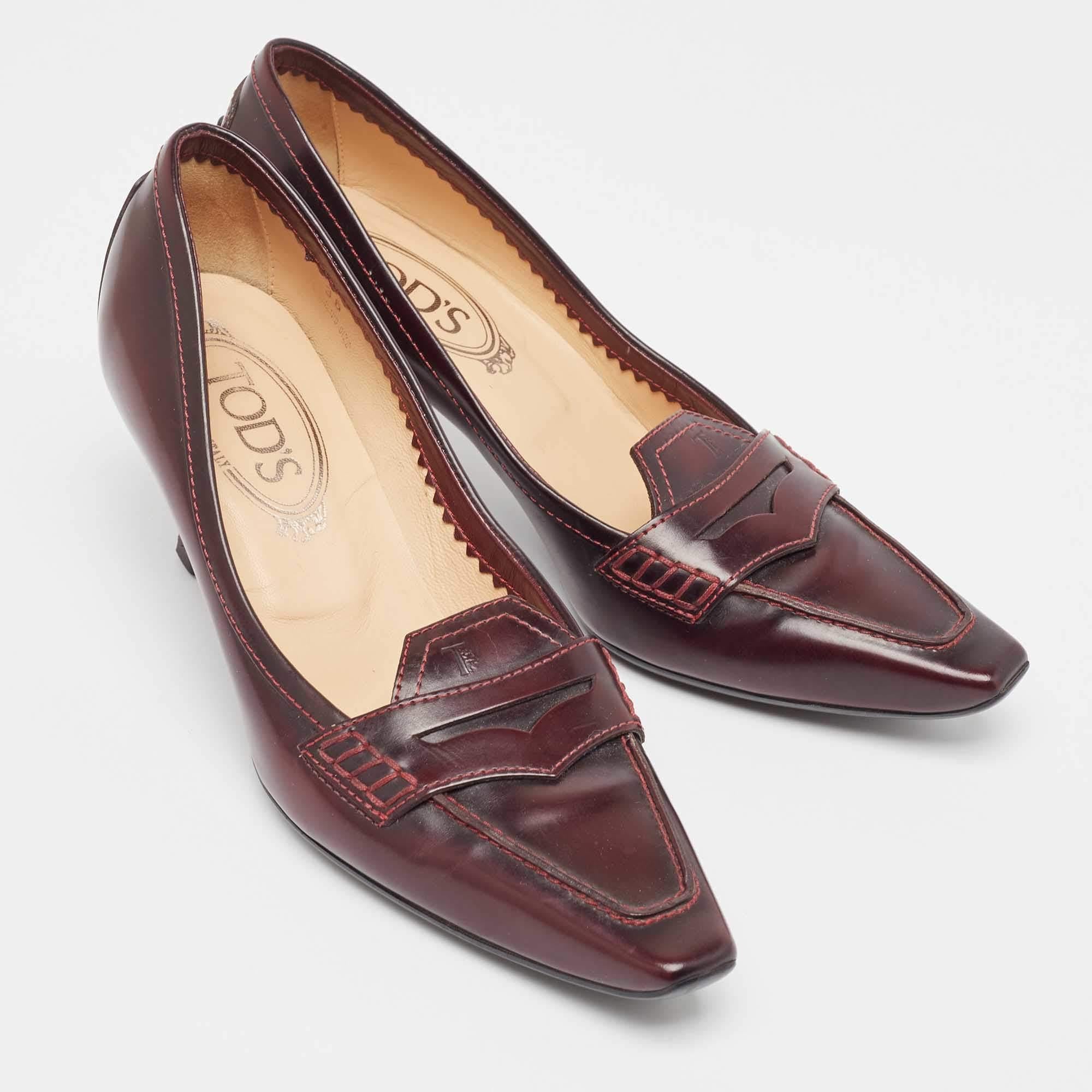 Tod's Pumps Penny Loafer in pelle bordeaux misura 36 In condizioni buone in vendita a Dubai, Al Qouz 2