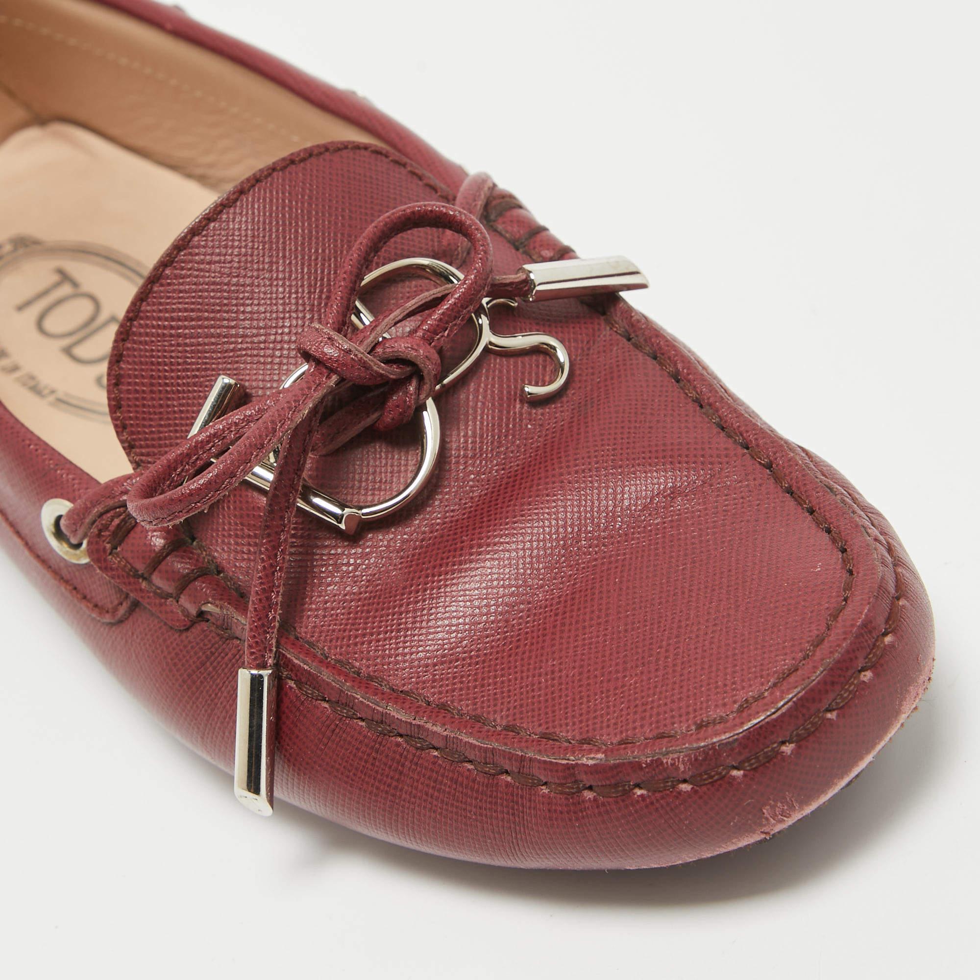 Tod's Burgundy Leather Penny Loafers Size 36 For Sale 2