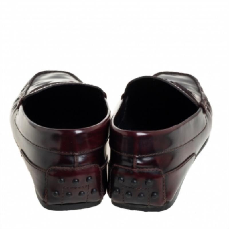 Tods Burgundy Leather Slip On Loafers Size 41 For Sale 1