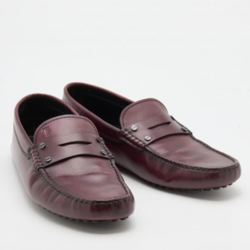 Mocassini Tod's in pelle borgogna taglia 41,5 in vendita 1