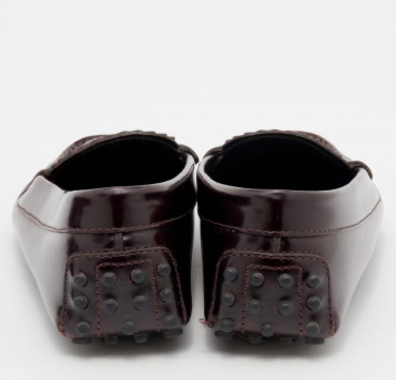 Mocasines Tod's de charol burdeos con corte láser talla 36,5 en venta 2