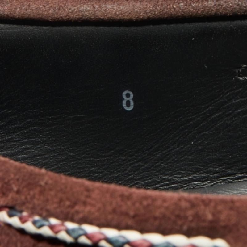 Mocassini con fiocco in pelle scamosciata borgogna di Tod's taglia 42 in vendita 3