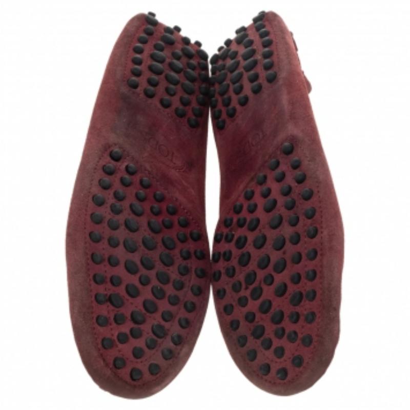 Tod's Burgundy Suede Gommino Slip On Loafers Size 37 In Fair Condition In Dubai, Al Qouz 2