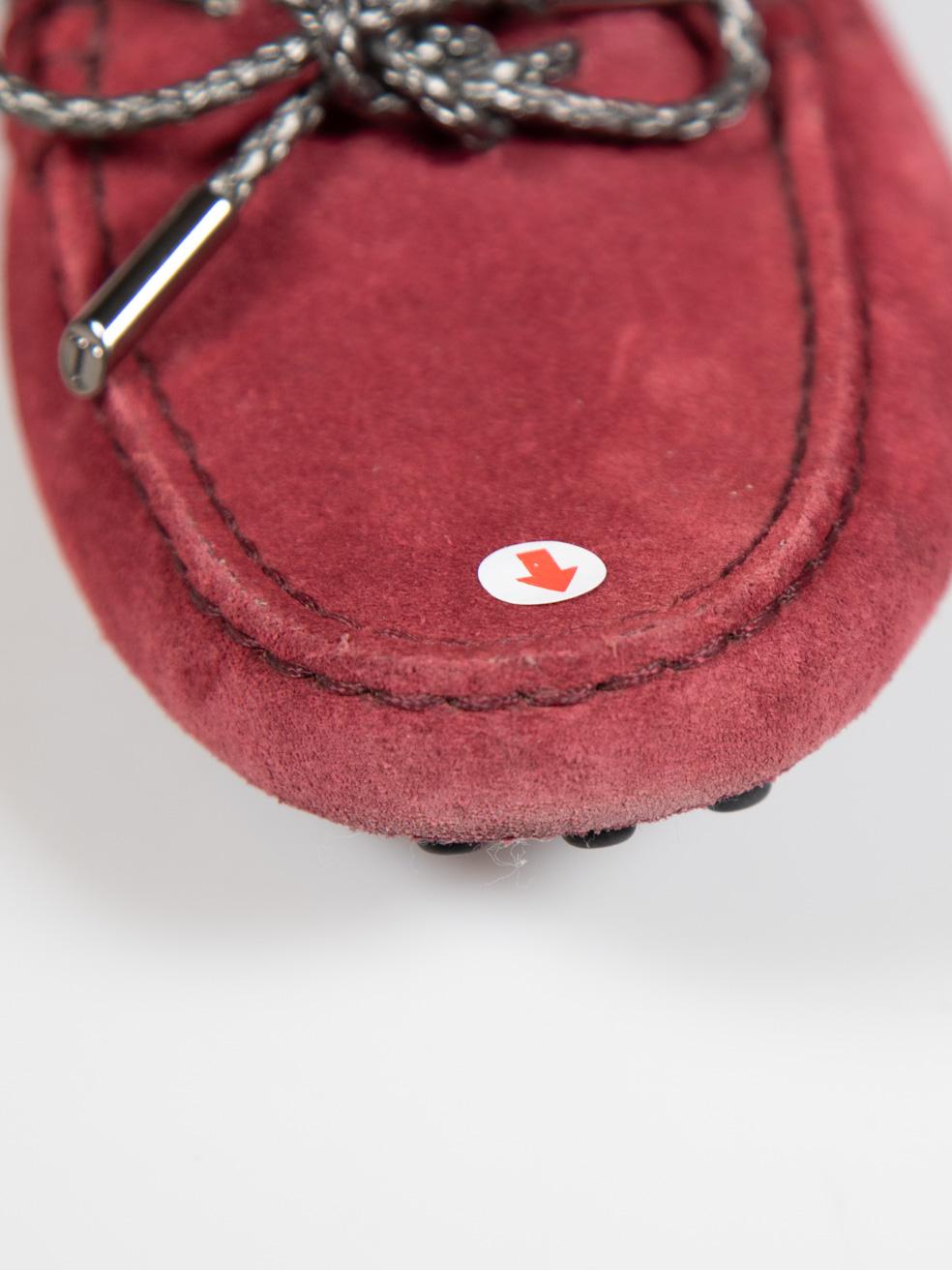 Mocassini Tod's in pelle scamosciata bordeaux Taglia IT 34 in vendita 2