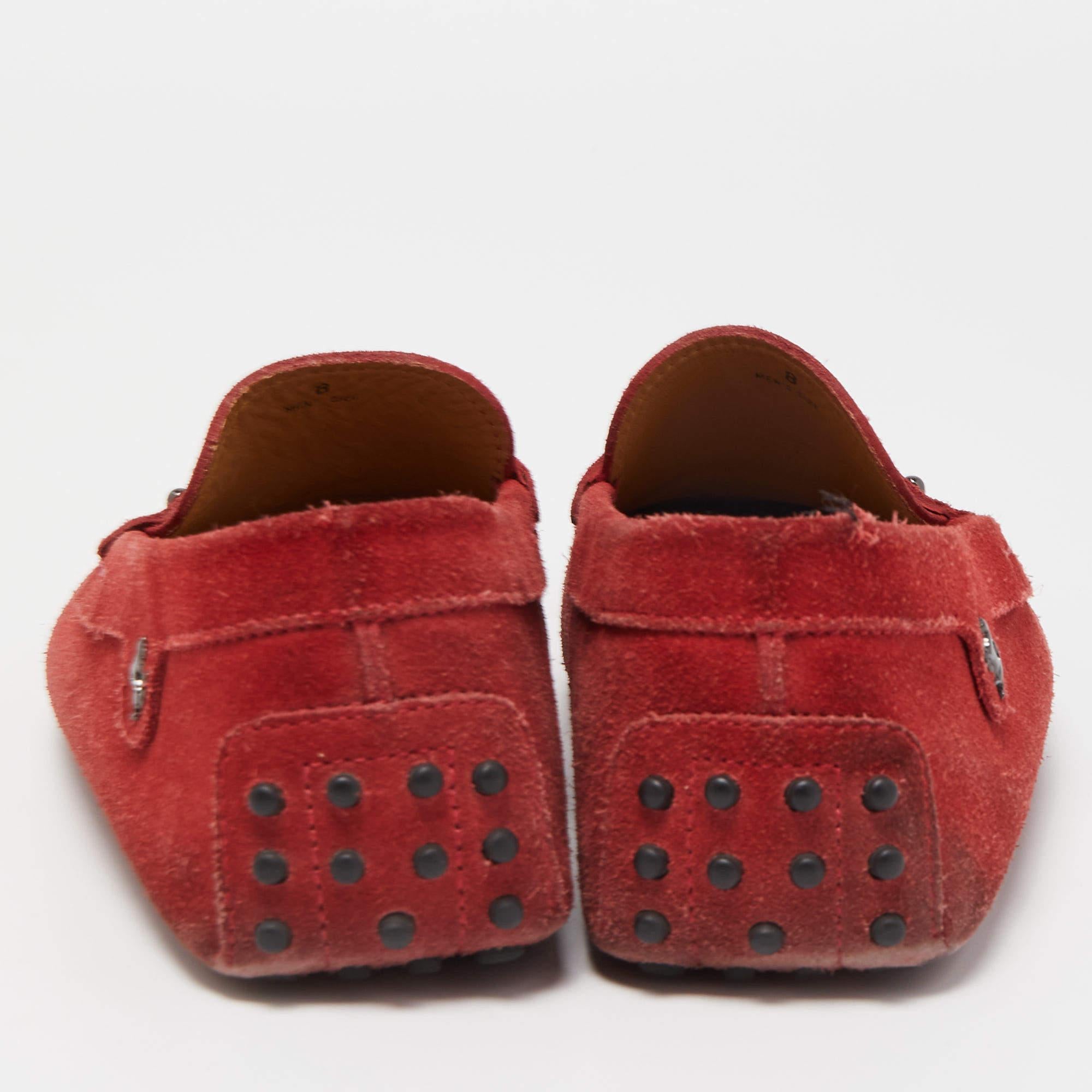 Tod's by Ferrari Penny Loafers aus rotem Wildleder, Größe 42 Herren im Angebot