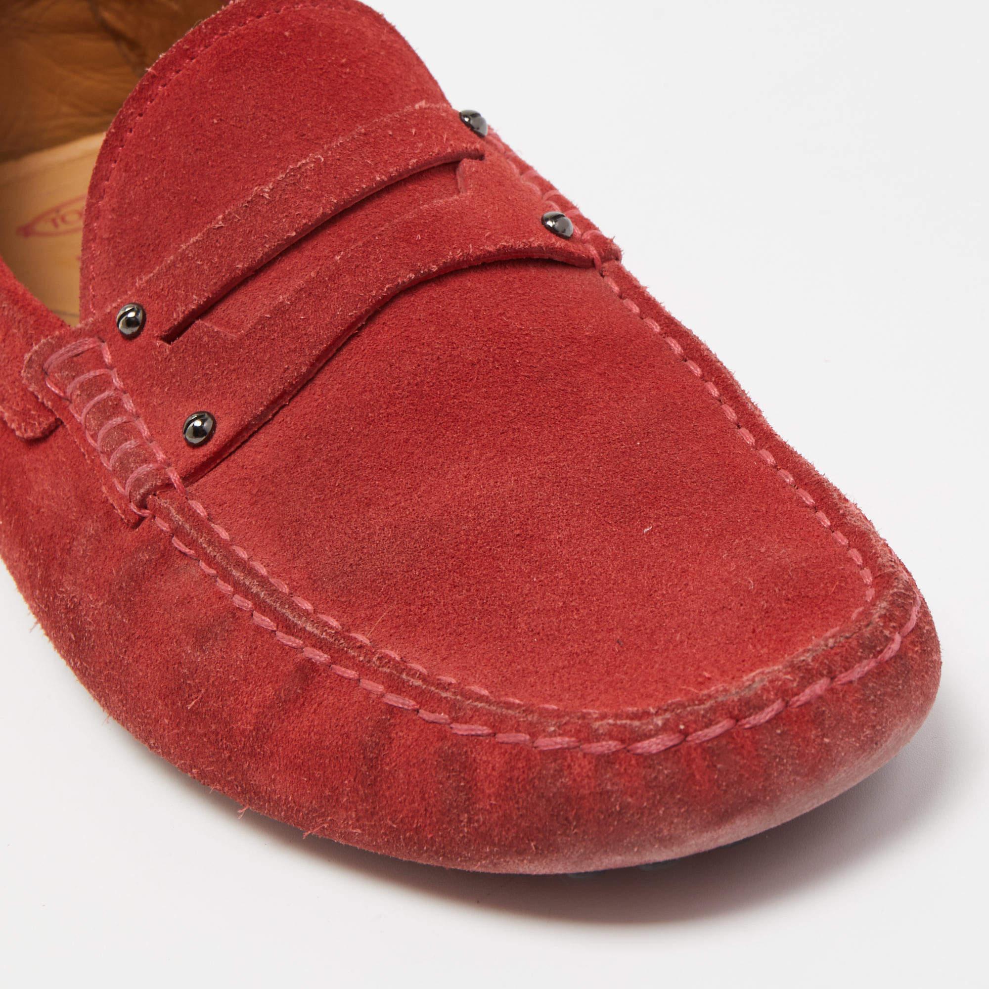 Tod's by Ferrari Penny Loafers aus rotem Wildleder, Größe 42 im Angebot 2