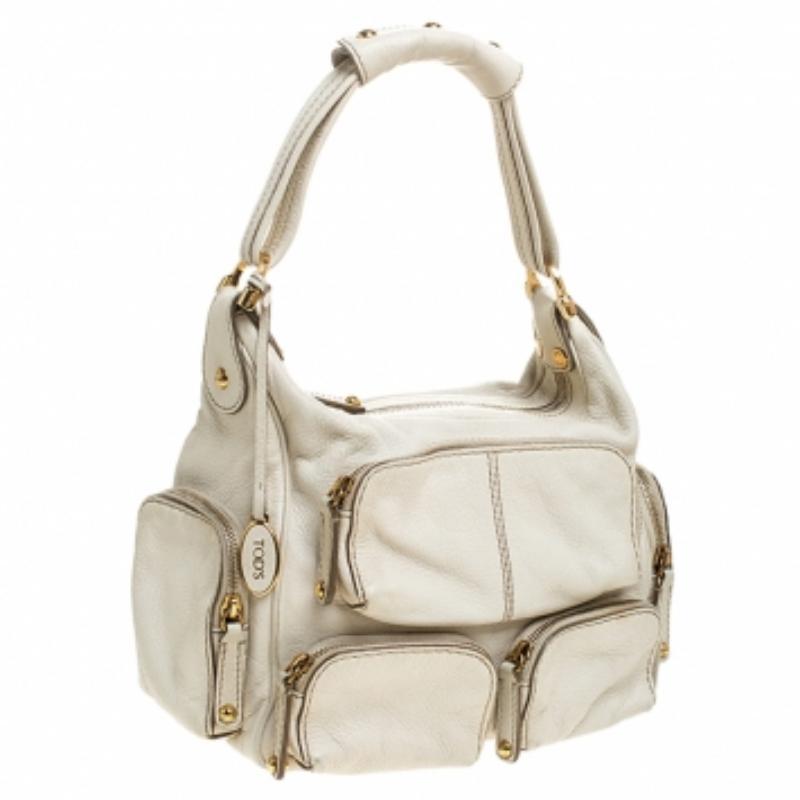 Tod's will surely leave you spellbound with this satchel. This cream creation is crafted from leather and flaunts multiple zip pockets on the exterior. It can be carried using the single handle and has a spacious fabric lined interior.