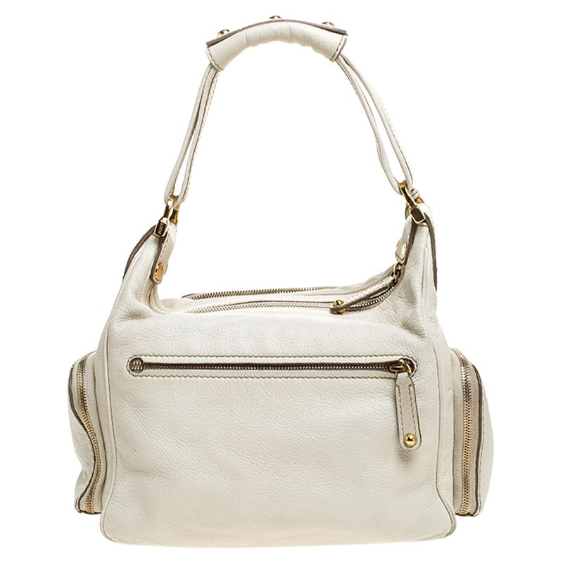 Tod's will surely leave you spellbound with this satchel. This cream creation is crafted from leather and flaunts multiple zip pockets on the exterior. It can be carried using the single handle and has a spacious fabric lined interior.

Includes: