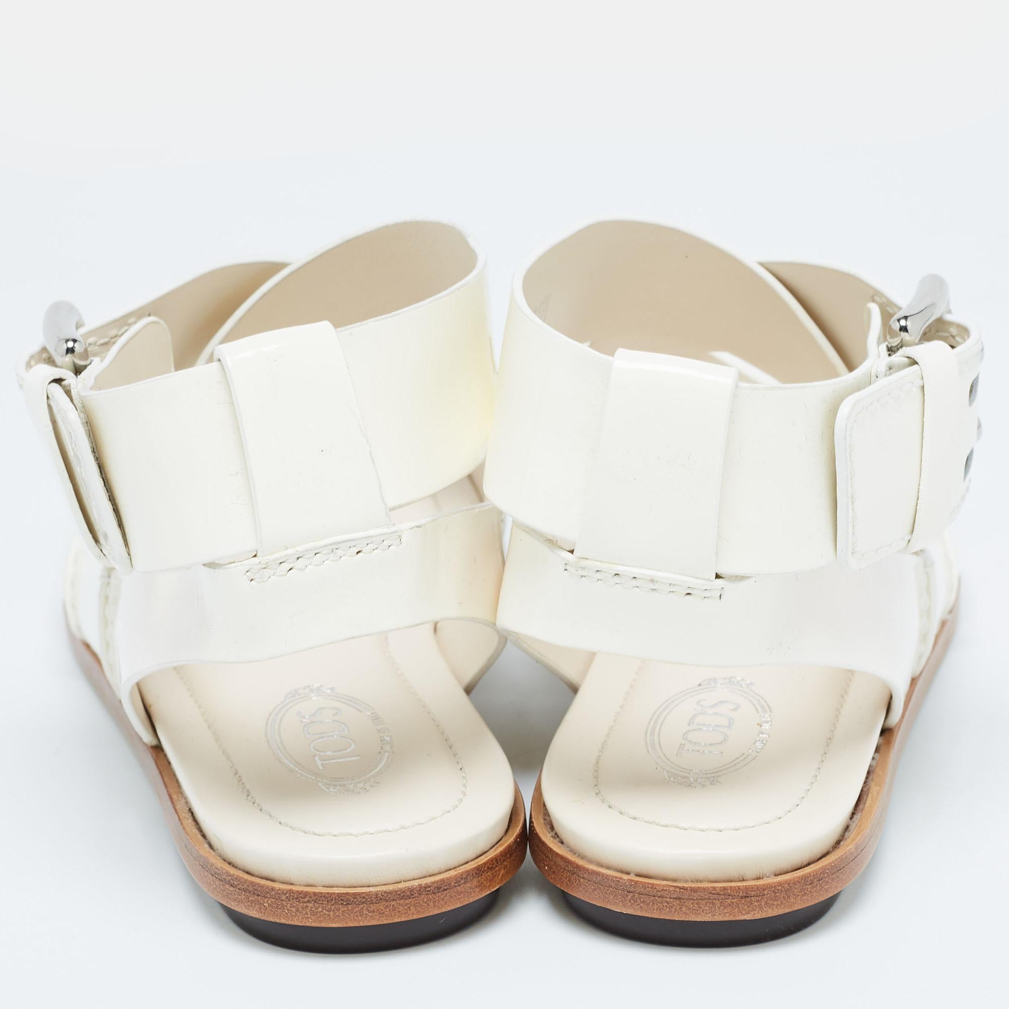 Women's Tod's Cream Patent Leather Cross Strap Flat Sandals Size 36.5 For Sale