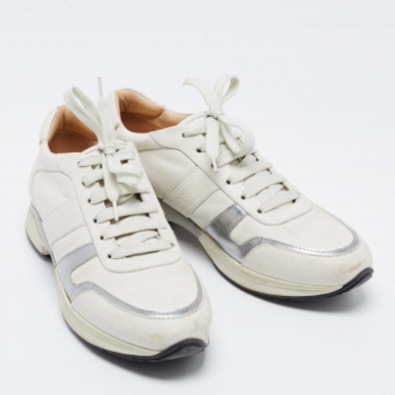 Les baskets de Tod's apporteront rien d'autre que du style, du confort et de la décontraction à n'importe quel look. Fabriquées à partir de matériaux de haute qualité dans un profil robuste, ces baskets sont le meilleur choix pour amplifier tout