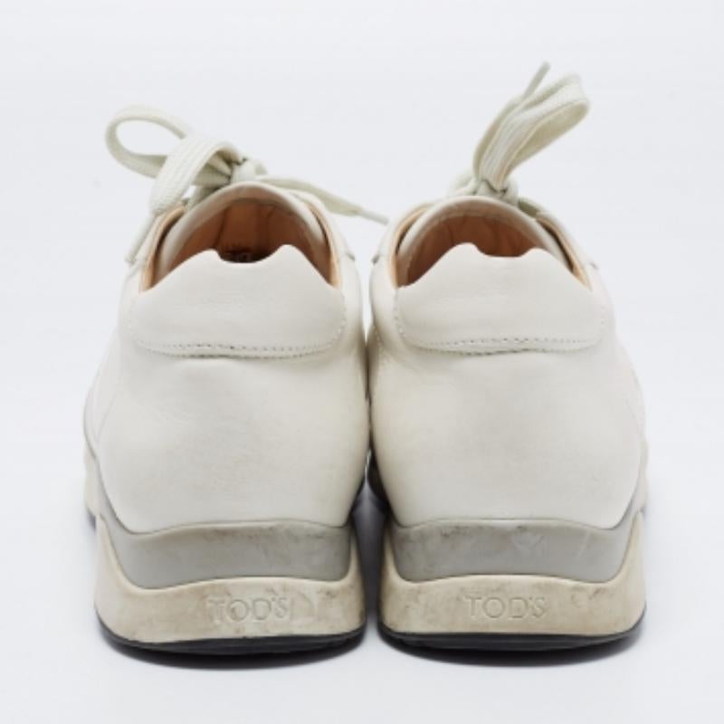 Gris Tod's Baskets basses couleur crème/argent, taille 38,5 en vente