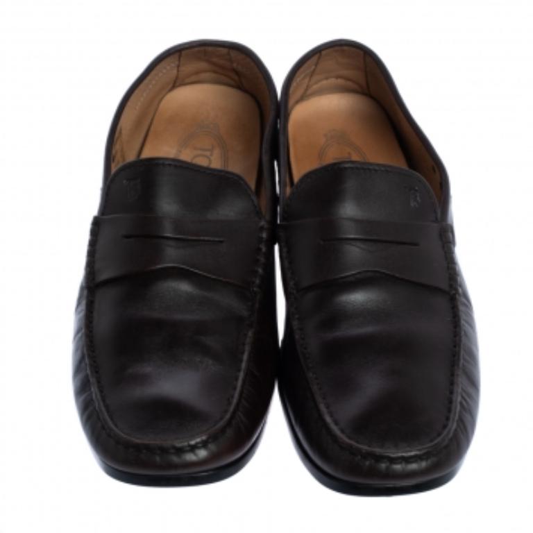 Tod's Dark Brown Leather Driving Penny Loafers Size 42 In Good Condition For Sale In Dubai, Al Qouz 2