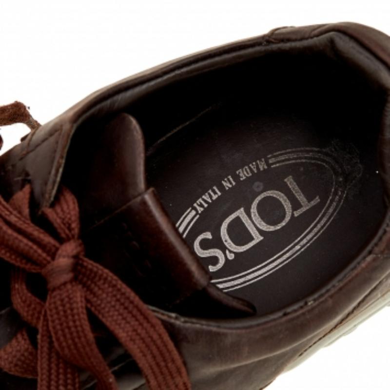 Nero Sneakers basse in pelle marrone scuro Tod's taglia 41 in vendita