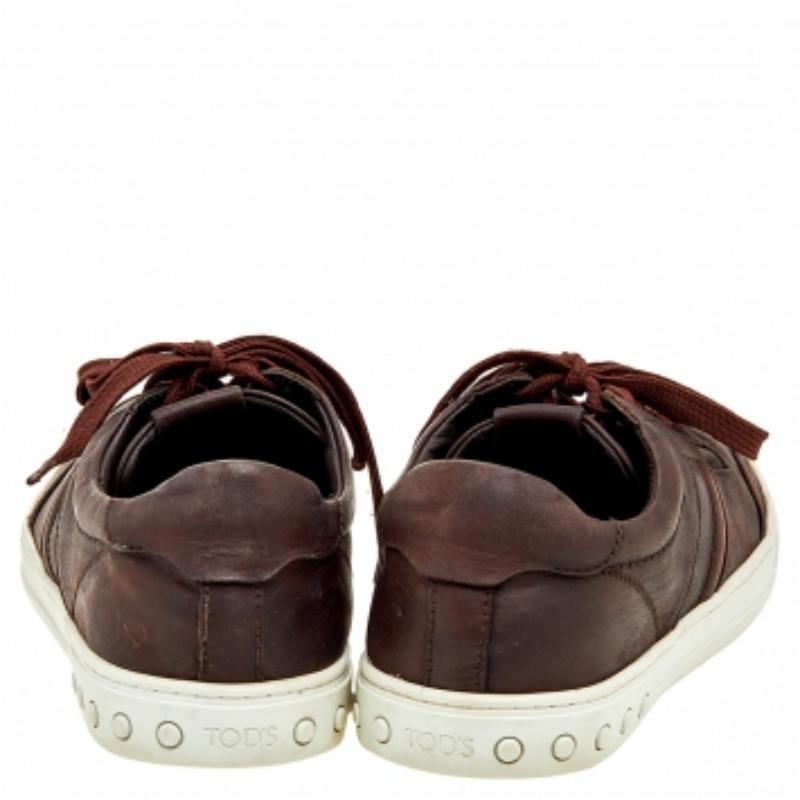 Uomo Sneakers basse in pelle marrone scuro Tod's taglia 41 in vendita