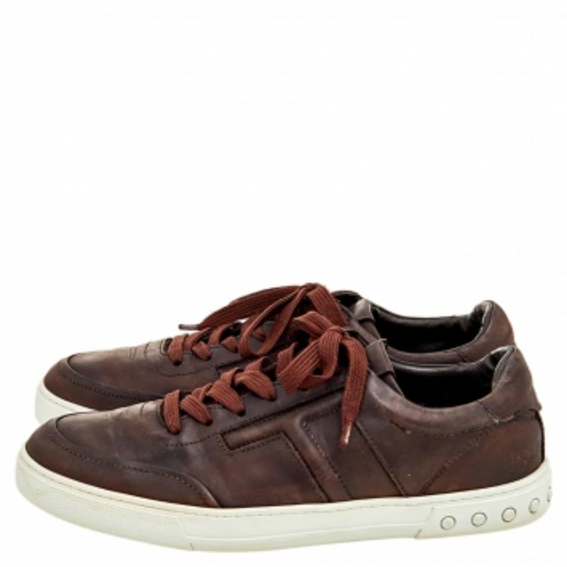 Sneakers basse in pelle marrone scuro Tod's taglia 41 in vendita 2