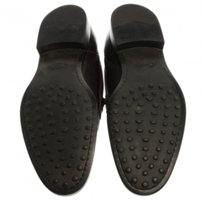 Tod's Dark Brown Leather Penny Loafers Size 40 In Good Condition For Sale In Dubai, Al Qouz 2