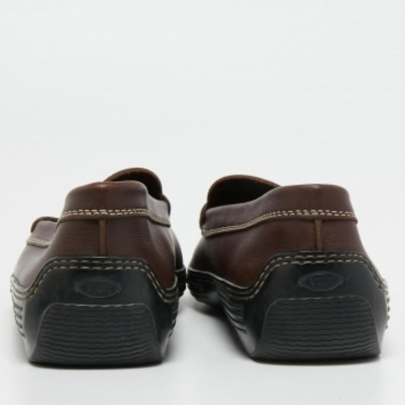 Penny Loafers en cuir brun foncé de Tod's Taille 41 Bon état - En vente à Dubai, Al Qouz 2