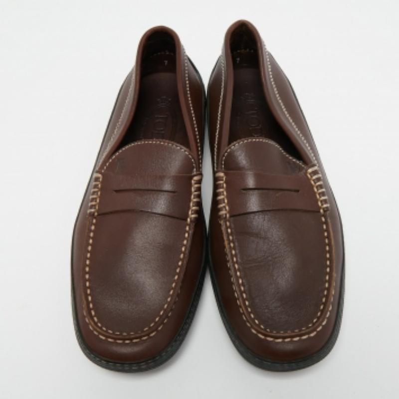 Penny Loafers en cuir brun foncé de Tod's Taille 41 Pour hommes en vente
