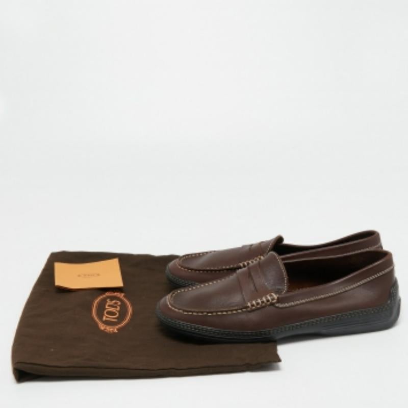 Penny Loafers en cuir brun foncé de Tod's Taille 41 en vente 2