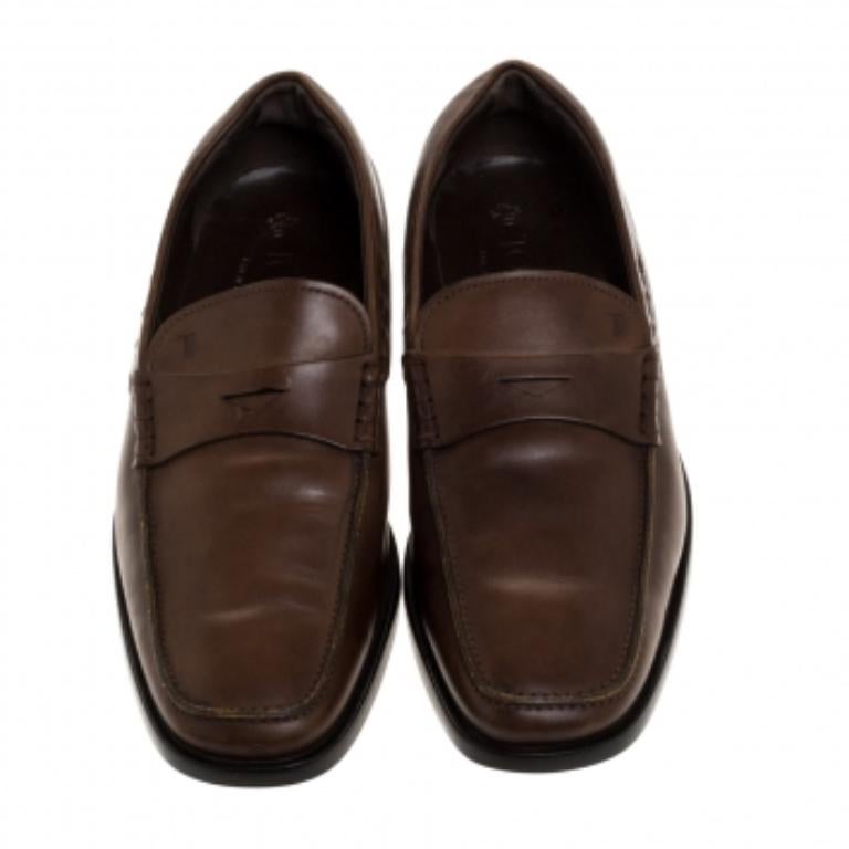 Tod's Dark Brown Leather Penny Loafers Size 42 In Good Condition For Sale In Dubai, Al Qouz 2