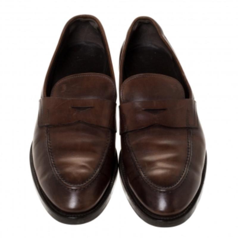 Tod's Dunkel Brown Leder Penny Loafers Größe 42.5 im Zustand „Relativ gut“ im Angebot in Dubai, Al Qouz 2