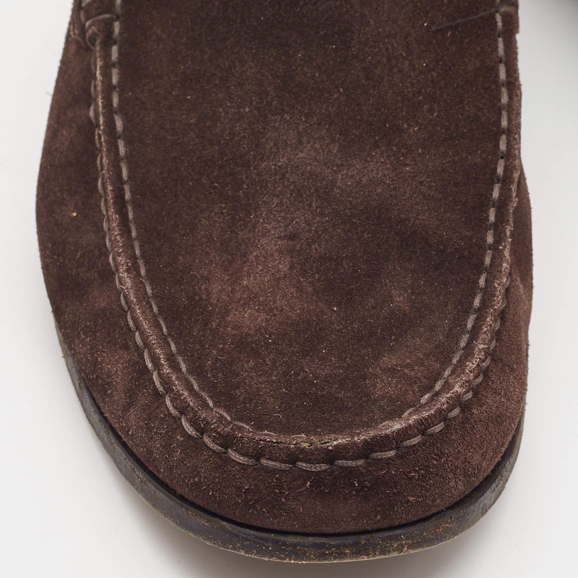 Tod's - Mocassins en daim marron foncé Taille 43 en vente 2
