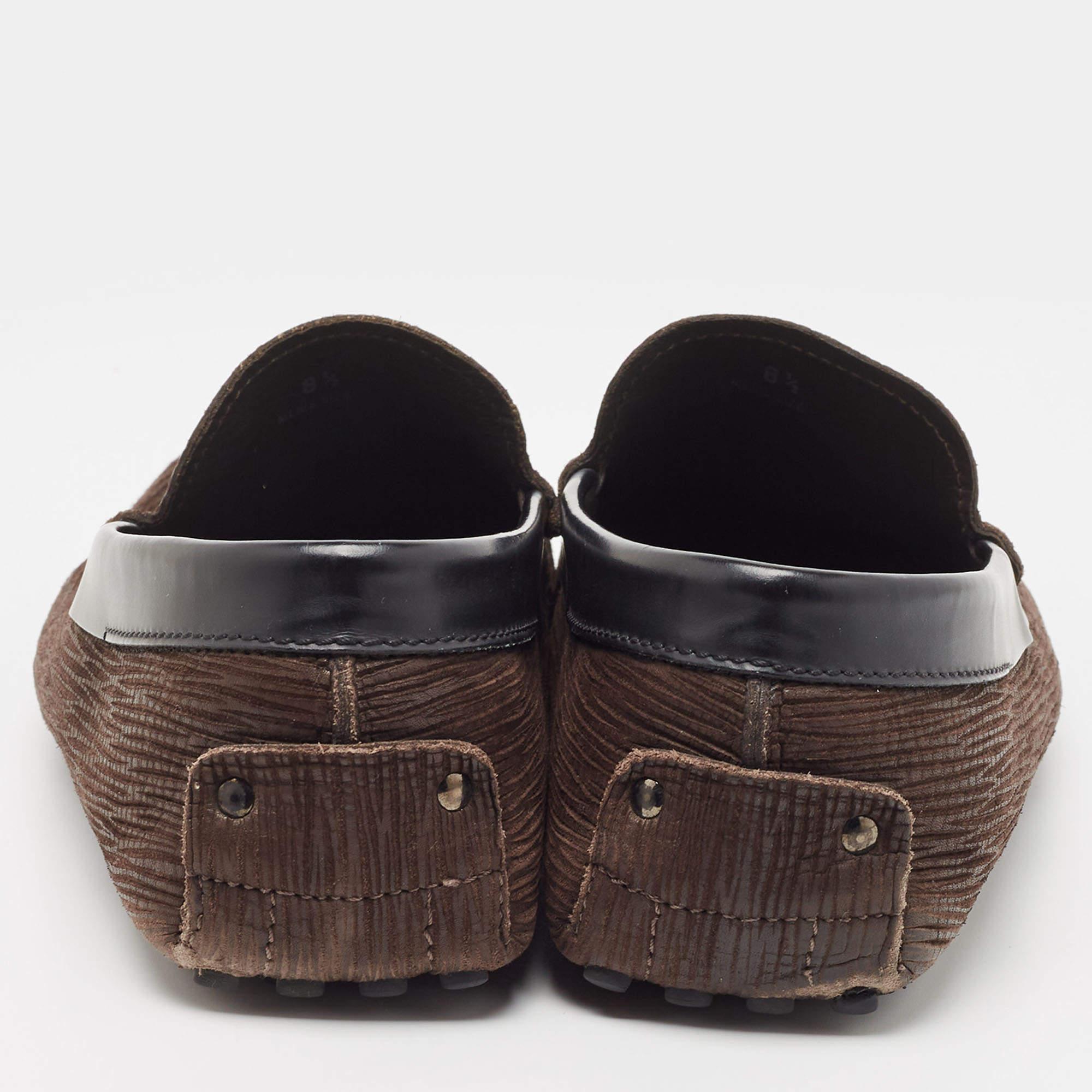 Men's Tod's Dark Brown Textured Leather Gommino Loafers Size 42.5 For Sale
