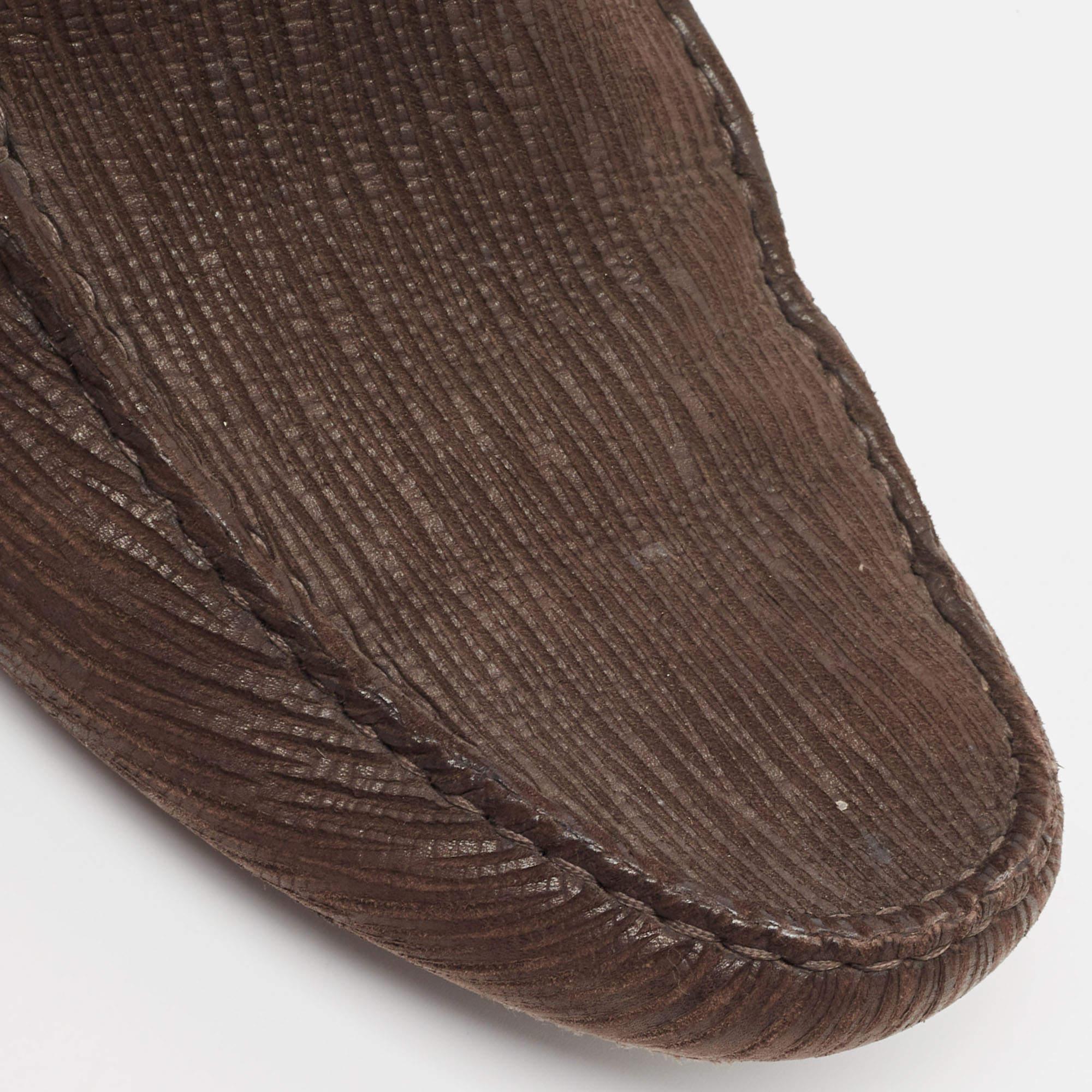 Tod's Dark Brown Textured Leather Gommino Loafers Size 42.5 For Sale 3