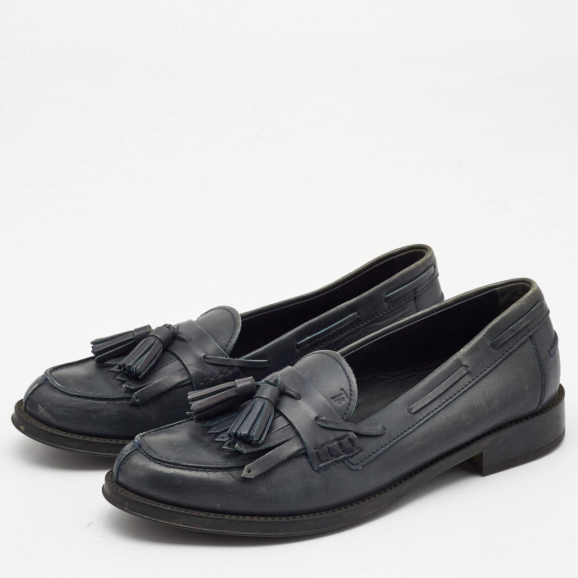 Practical  fashionable  and durable these designer loafers are carefully built to be fine companions to your everyday style. They come made using the best materials to be a prized buy.