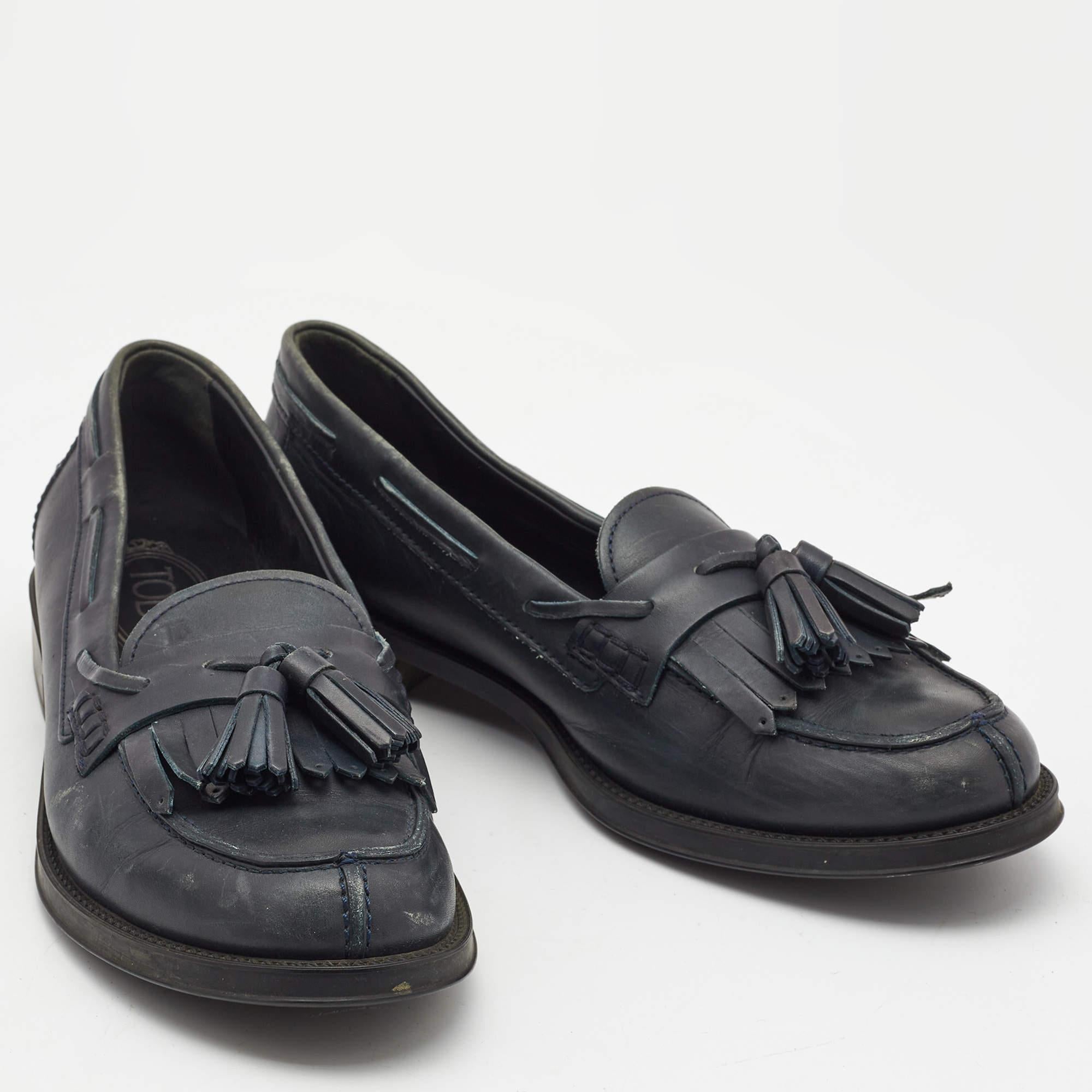 Tod's Dark Grey Leather Tassel Bow Fringe Detail Loafers Size 37.5 In Good Condition For Sale In Dubai, Al Qouz 2