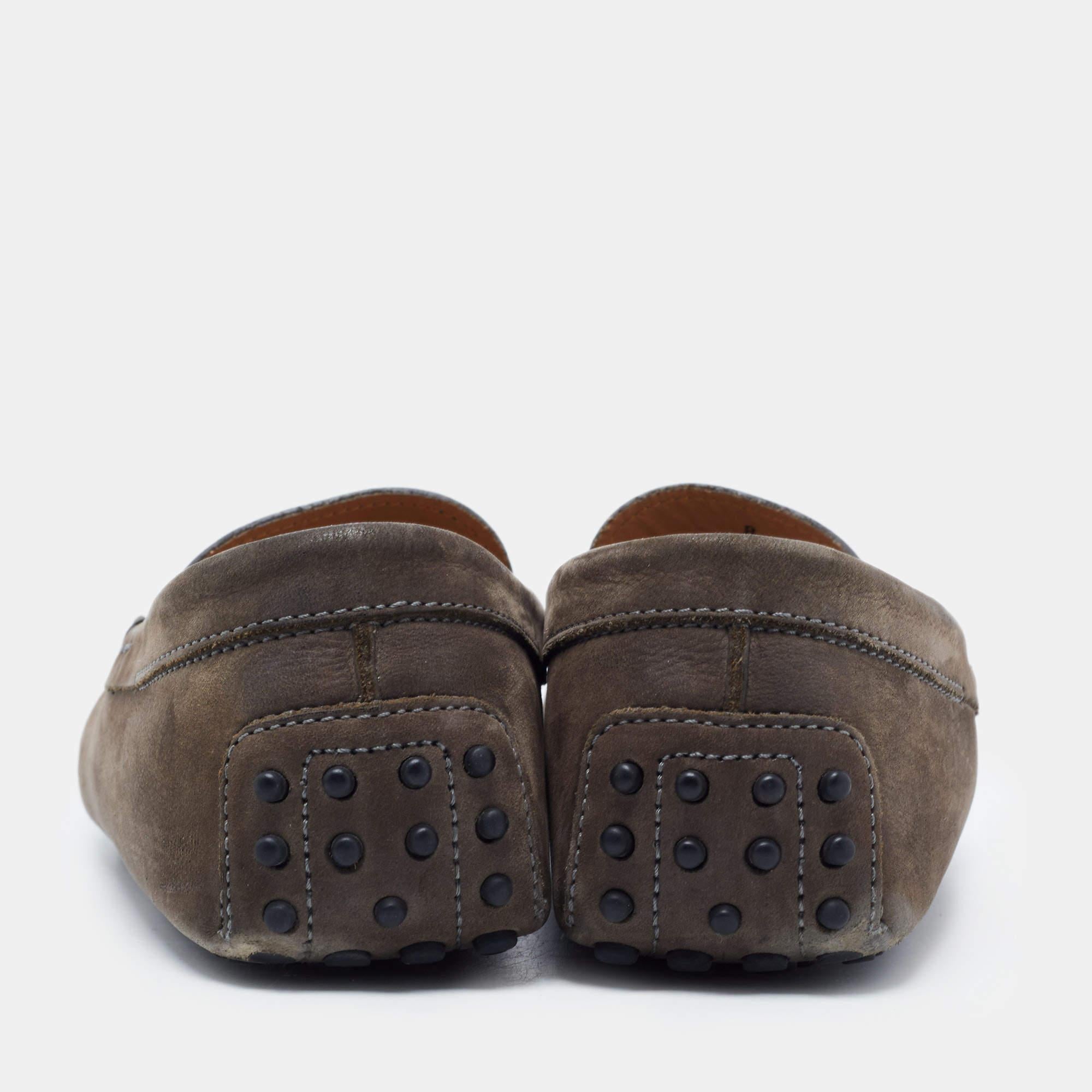 Men's Tod's Dark Grey Nubuck Leather Gommini Loafers Size 42 For Sale