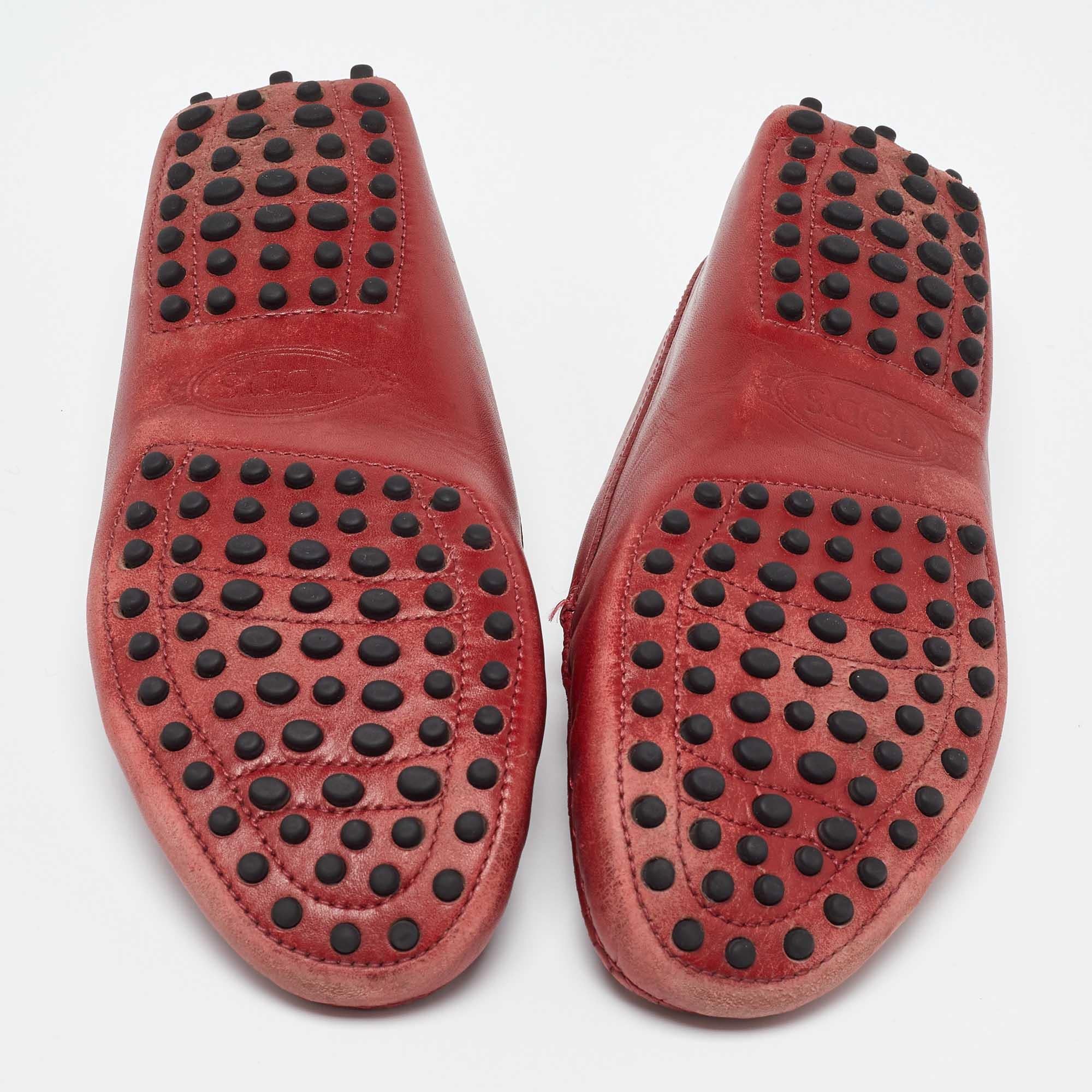 Tod's Dark Red Leather Penny Loafers Size 37 For Sale 1