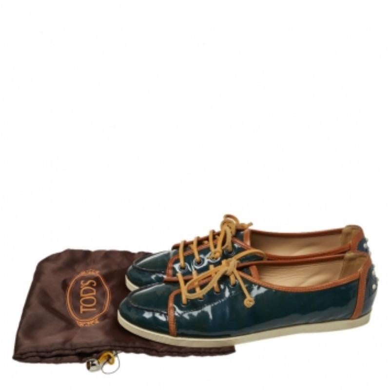 These sneakers from Tod's are a result of mixing style and comfort! The sneakers have been crafted from patent leather and feature contrast trims. They come equipped with comfortable leather-lined insoles, laced vamps, and tough rubber soles.