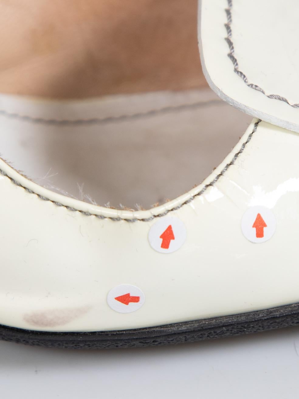 Tod's escarpins écru avec boucle en T, taille IT 38 en vente 5