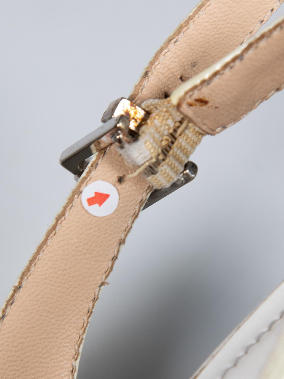 Tod's escarpins écru avec boucle en T, taille IT 38 en vente 3