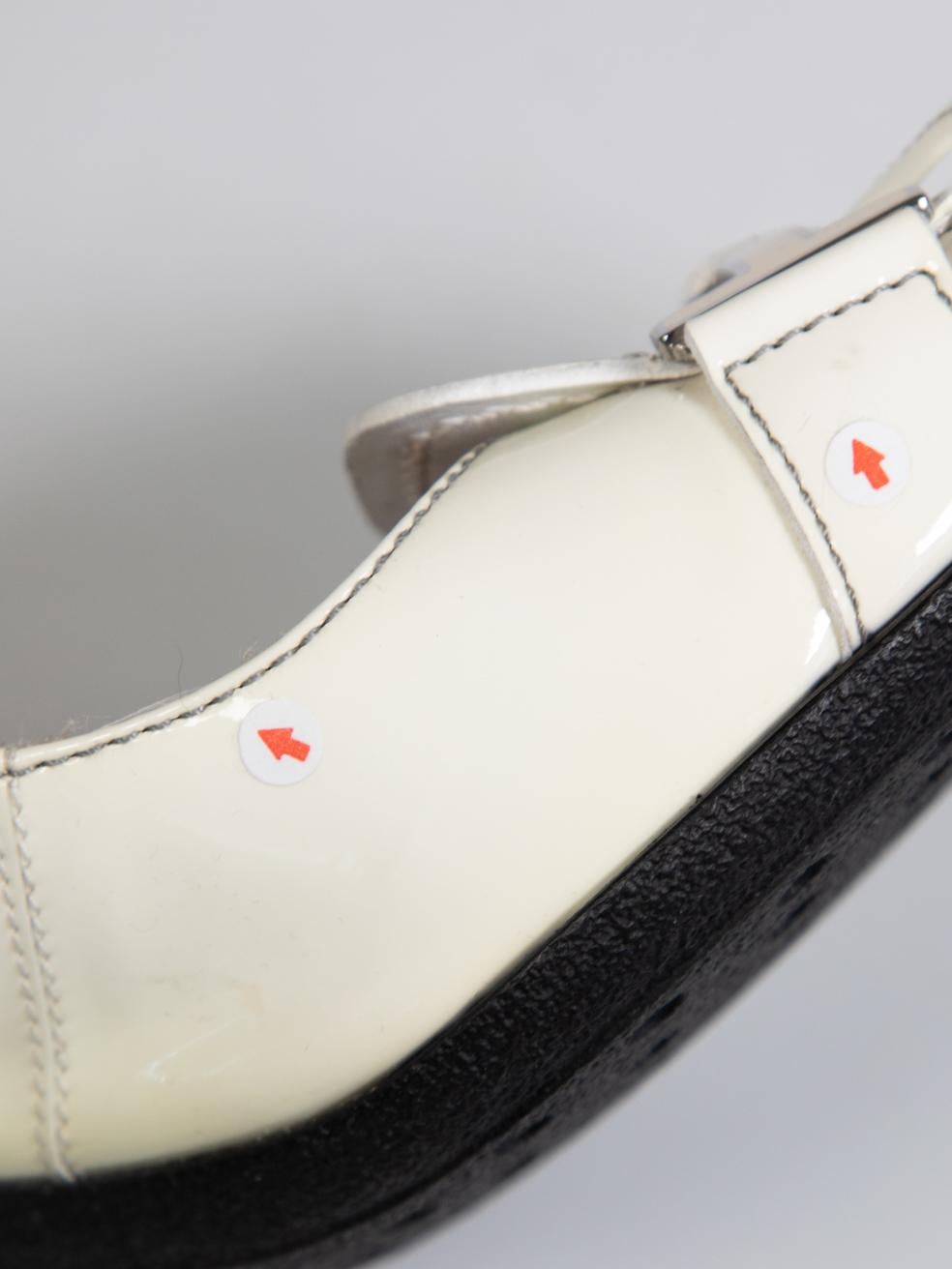 Tod's escarpins écru avec boucle en T, taille IT 38 en vente 4