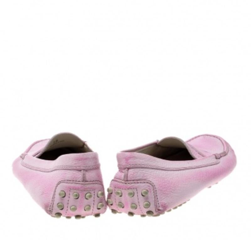 Penny Loafers en cuir rose fluo ombré de Tod's Taille 38 Bon état - En vente à Dubai, Al Qouz 2