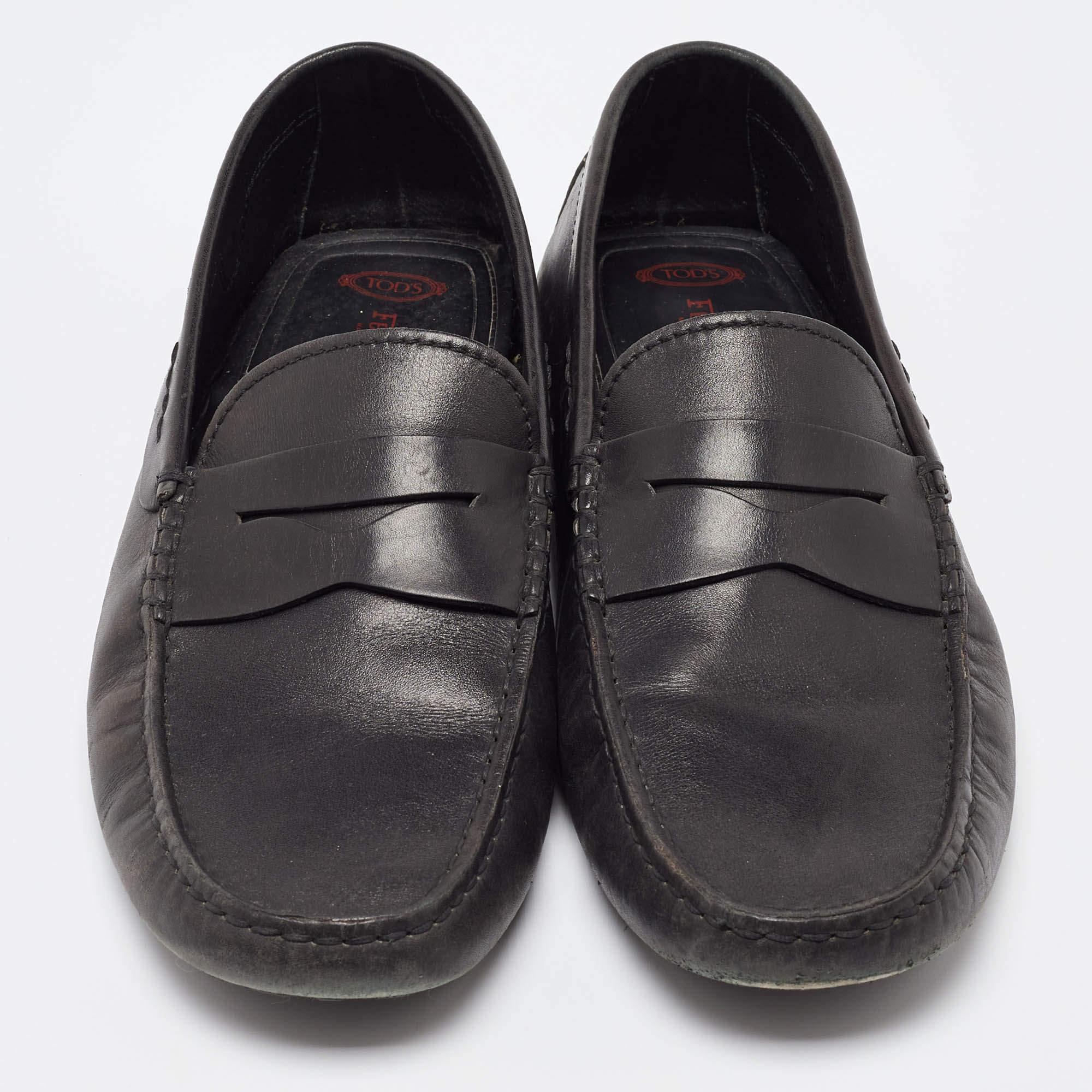 Tod's For Ferrari Black Leather Slip On Loafers Size 41 In Fair Condition For Sale In Dubai, Al Qouz 2
