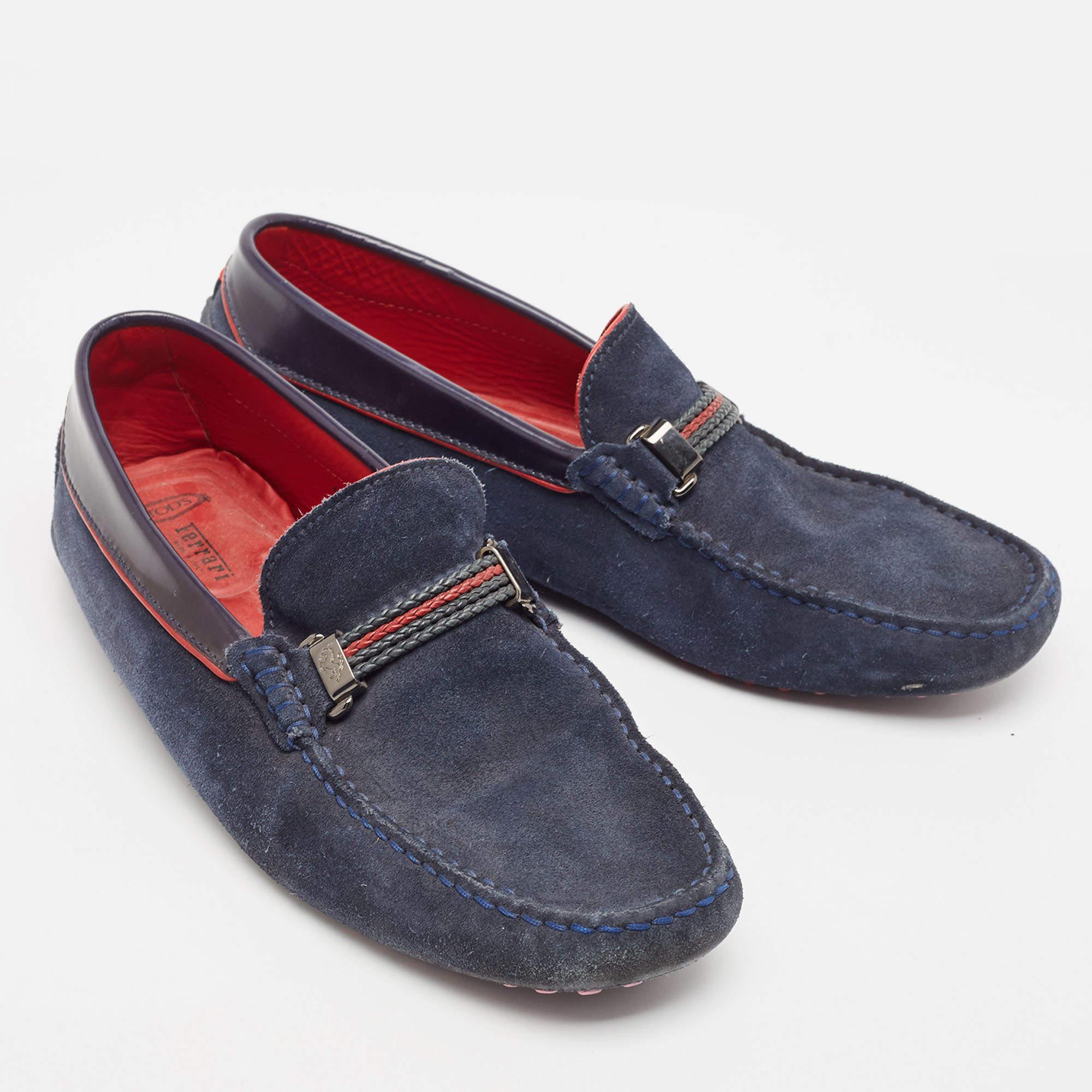 Tod's for Ferrari Navy Blue Suede Slip On Loafers Size 40.5 In Good Condition For Sale In Dubai, Al Qouz 2