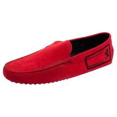 Tod's für Ferrari Rotes Wildleder Slip On Loafers Größe 45.5