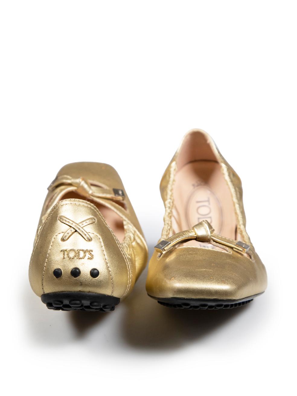 Tod's Gold Leather Cut Out Driving Shoes Size IT 37.5 In Good Condition For Sale In London, GB