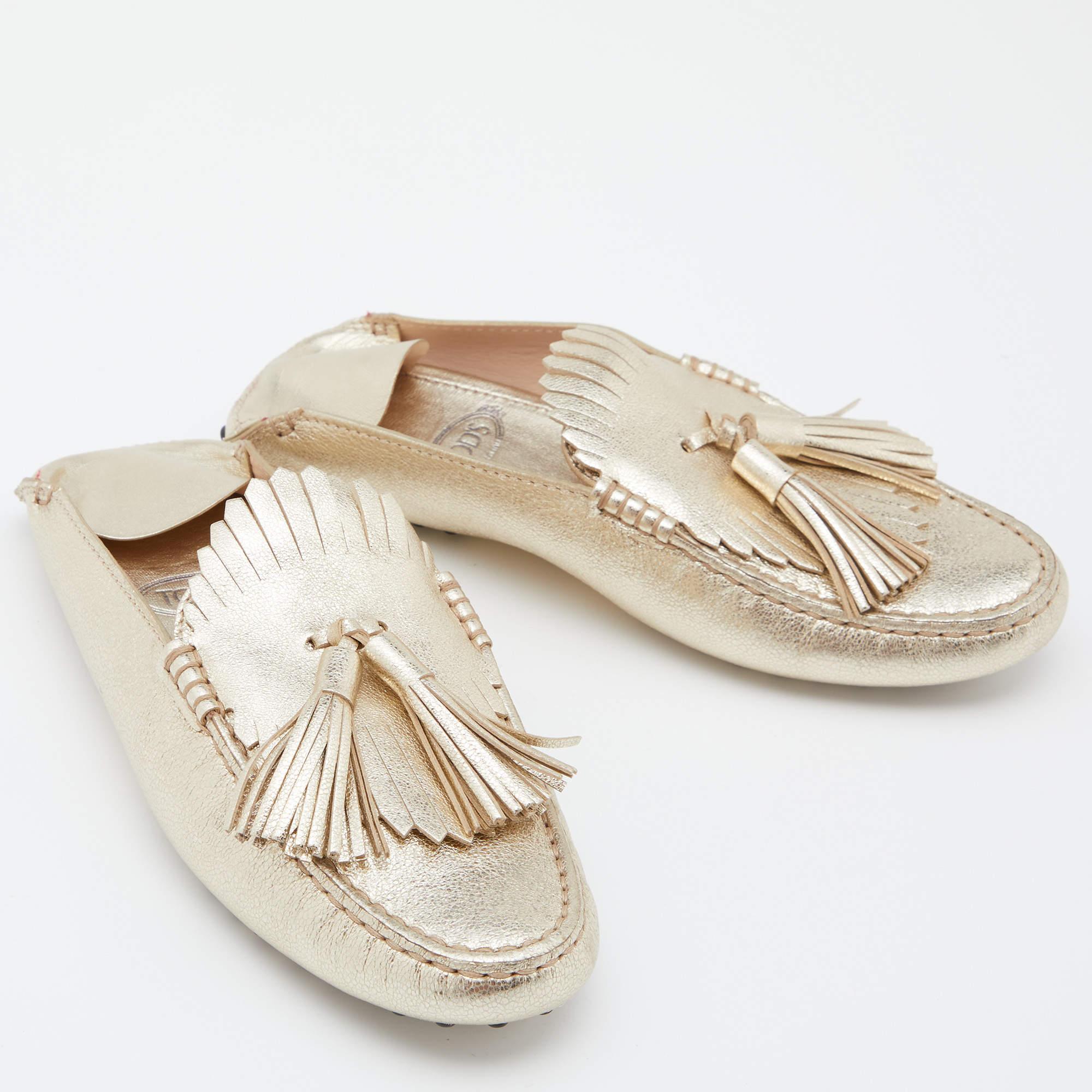 Women's Tod's Gold Leather Fringe Flat Mules Size 35 For Sale