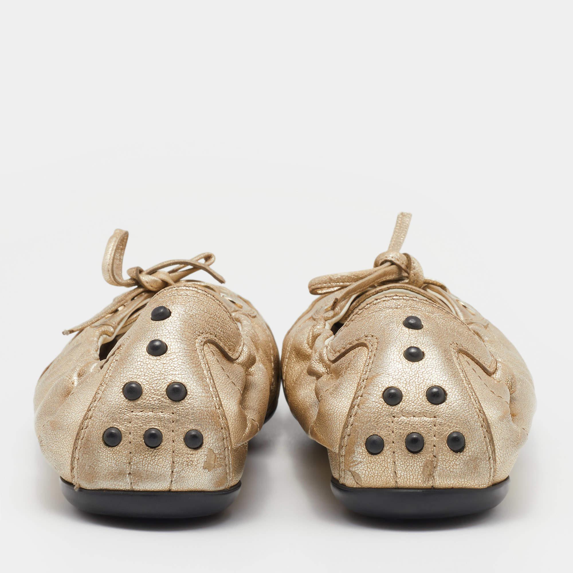 Tod's Gold Leather Scrunch Sneakers Size 36 For Sale 1