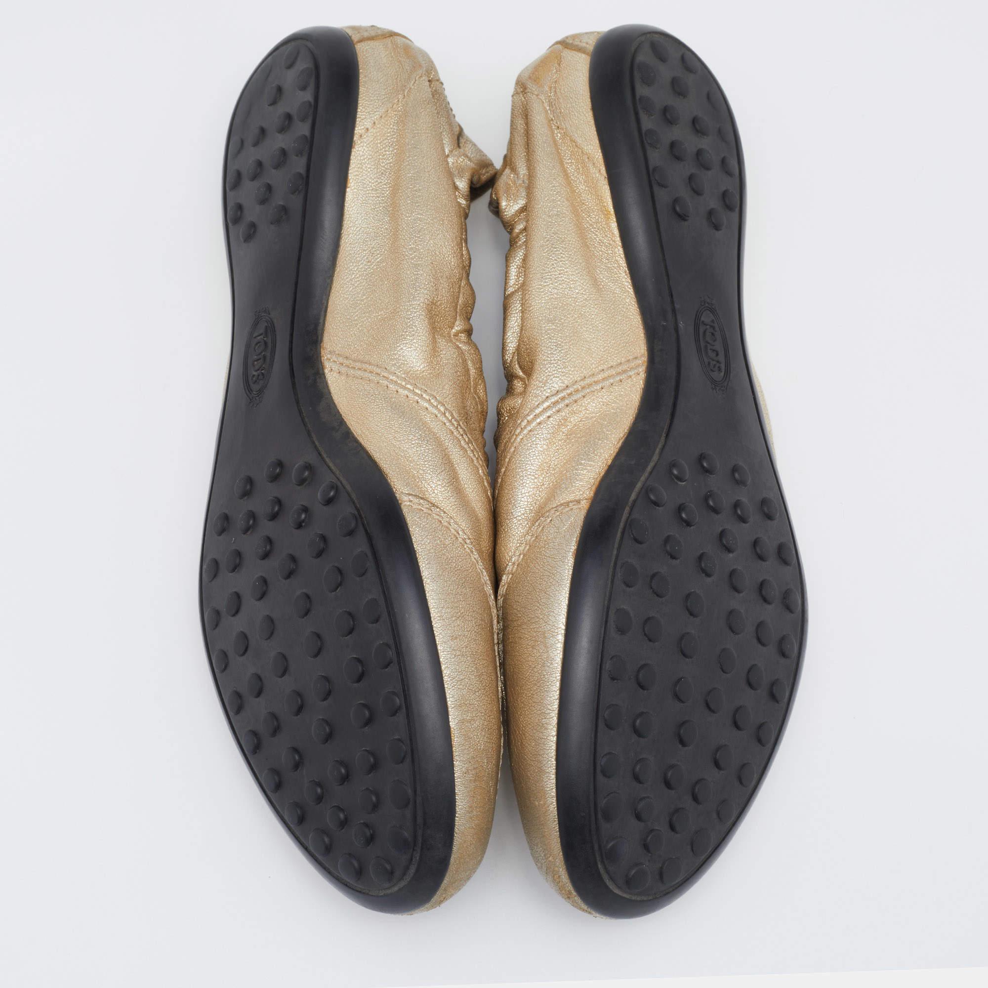 Tod's Gold Leather Scrunch Sneakers Size 36 For Sale 2