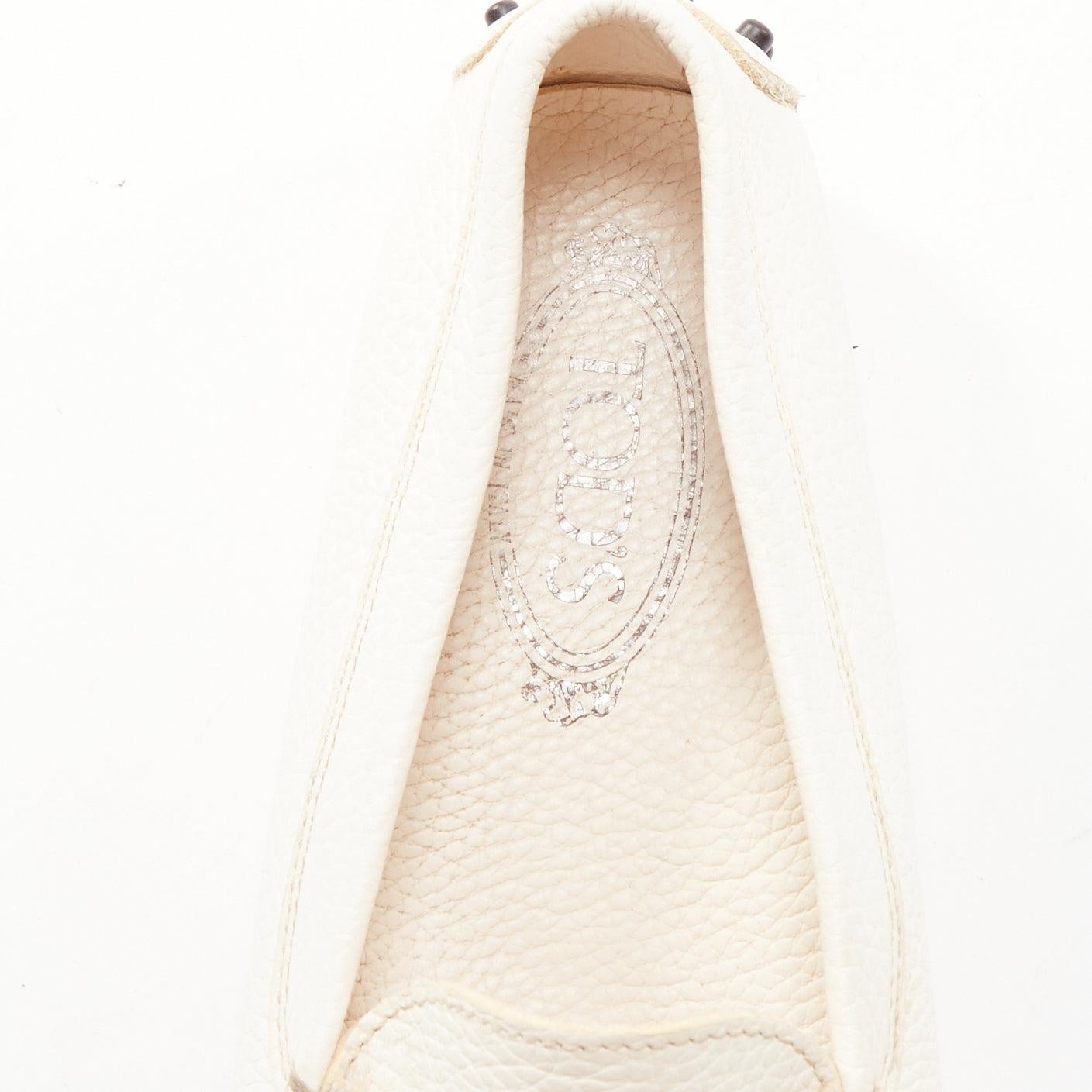 Tod's Gommino crema in pelle testurizzata nera con borchie in gomma scarpe driver EU37 in vendita 4