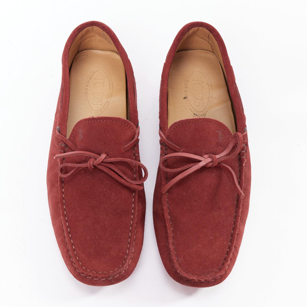 TOD'S Gommino red suede leather dot sole driving loafers UK7 EU41
Reference: CNLE/A00332
Brand: Tod's
Model: Gommino
Material: Suede
Color: Red
Pattern: Solid
Closure: Slip On
Lining: Nude Leather

CONDITION:
Condition: Good, this item was pre-owned
