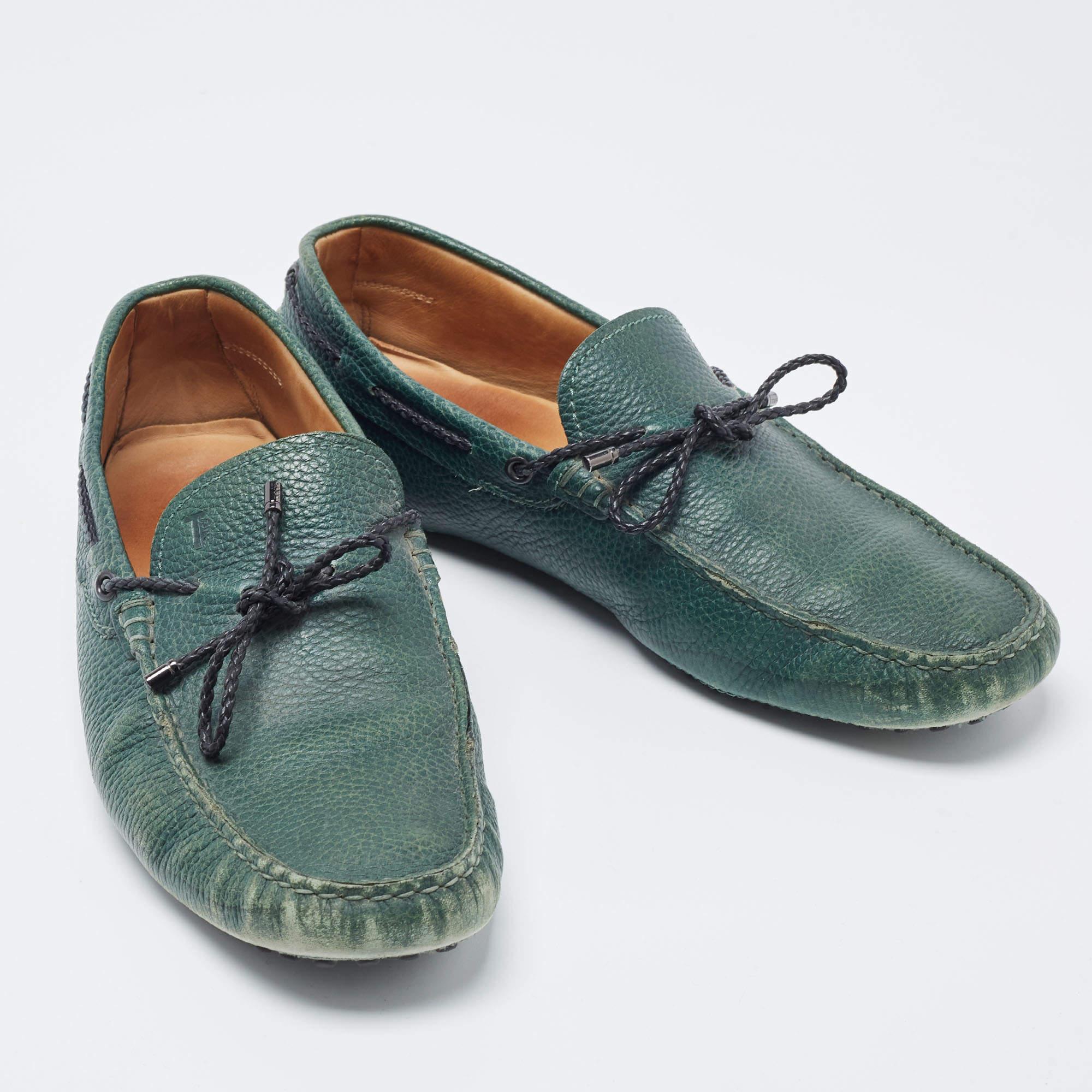 Tod's Green Leather Bow Loafers Size 42.5 In Fair Condition For Sale In Dubai, Al Qouz 2